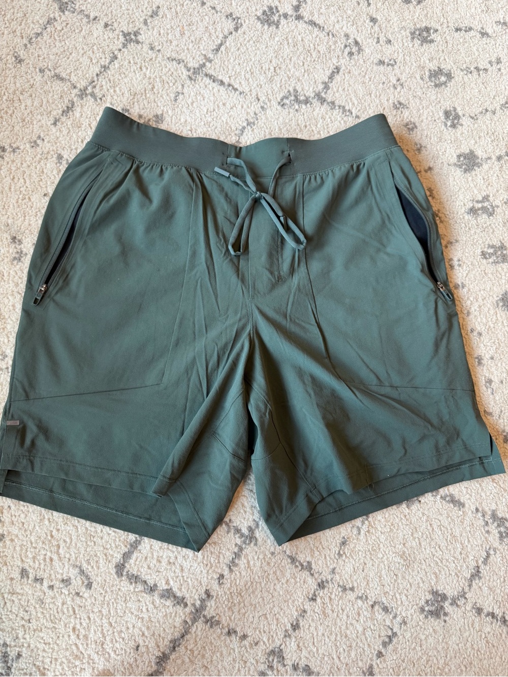 Lululemon Men’s License To Train 7” Short in green - with liner